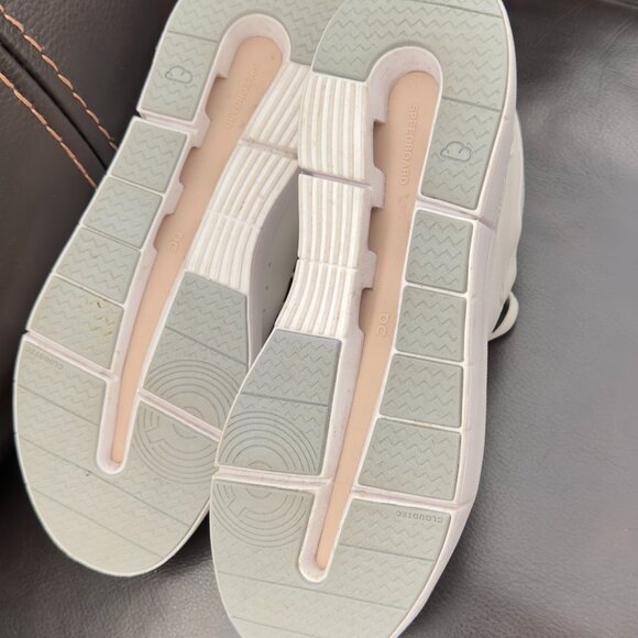 The Roger Advantage On Running Sneakers - Picture 7 of 9